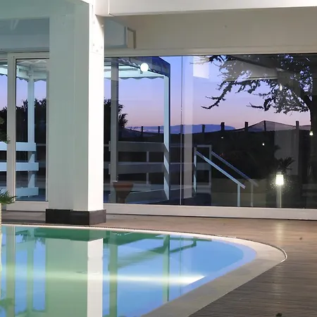 לינה וארוחת בוקר Il Falco 3*