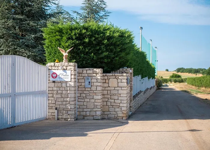 Il Falco 3* Castel Del Monte (Apulia)