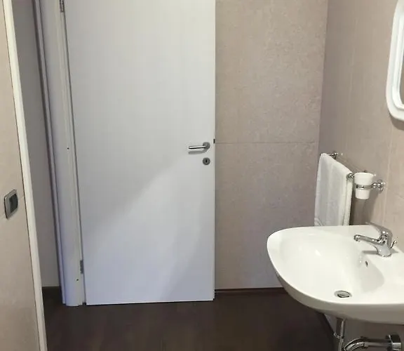 Il Falco Castel Del Monte (Apulia)